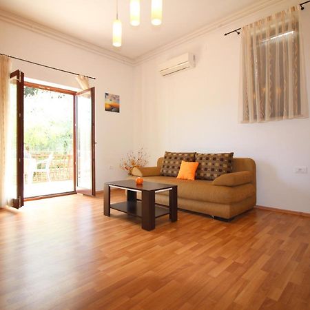 Apartment Ema Near City Center ポレッチ エクステリア 写真