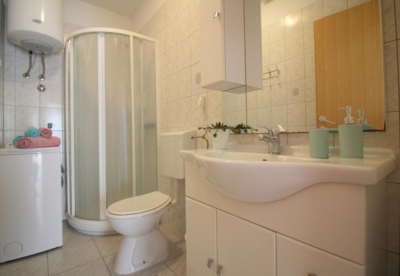 Apartment Ema Near City Center ポレッチ エクステリア 写真