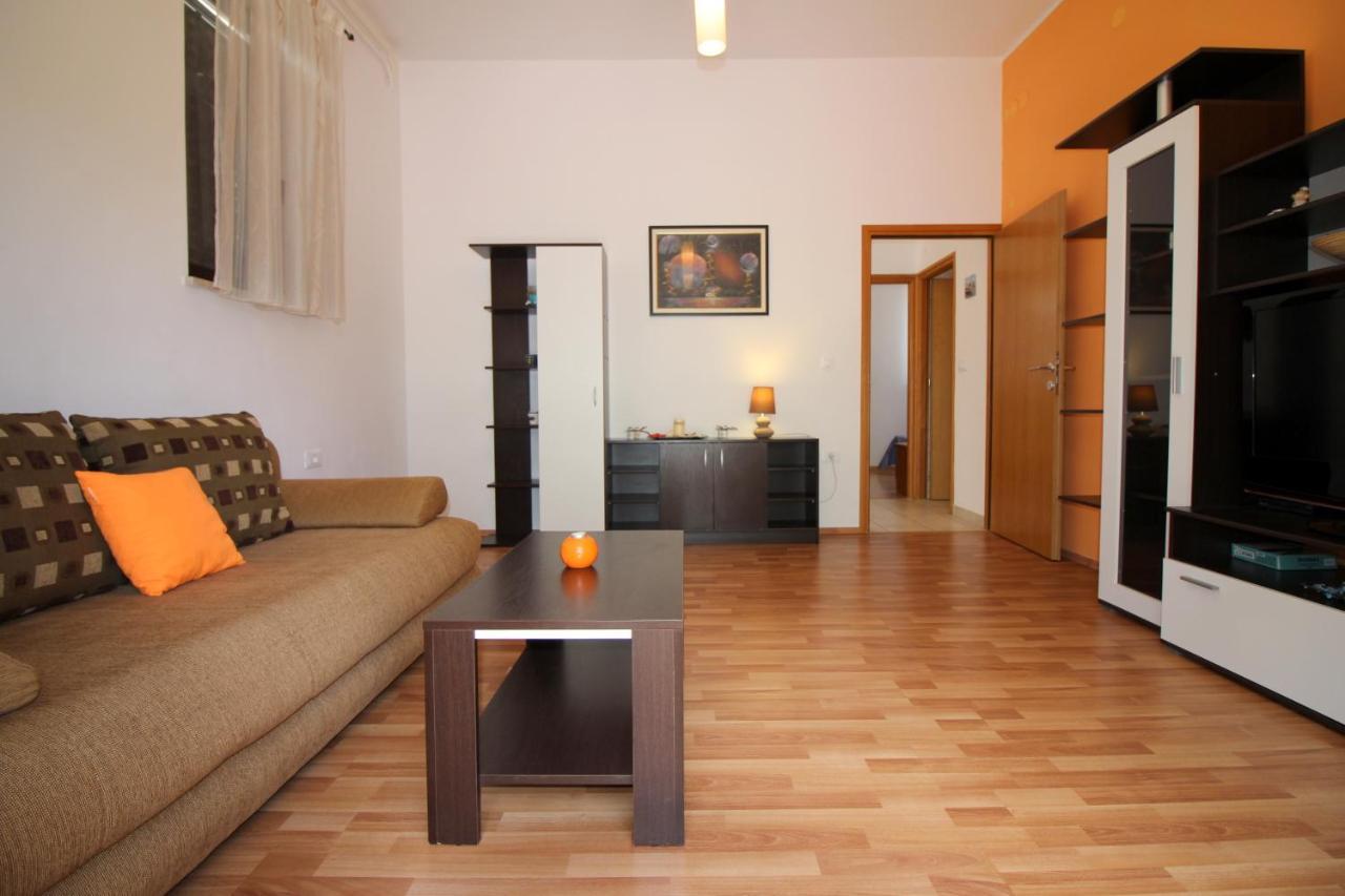 Apartment Ema Near City Center ポレッチ エクステリア 写真