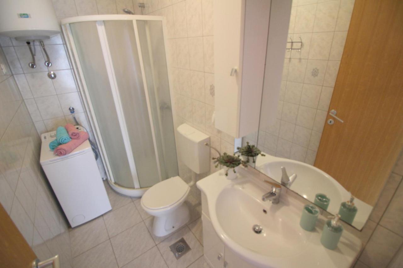 Apartment Ema Near City Center ポレッチ エクステリア 写真