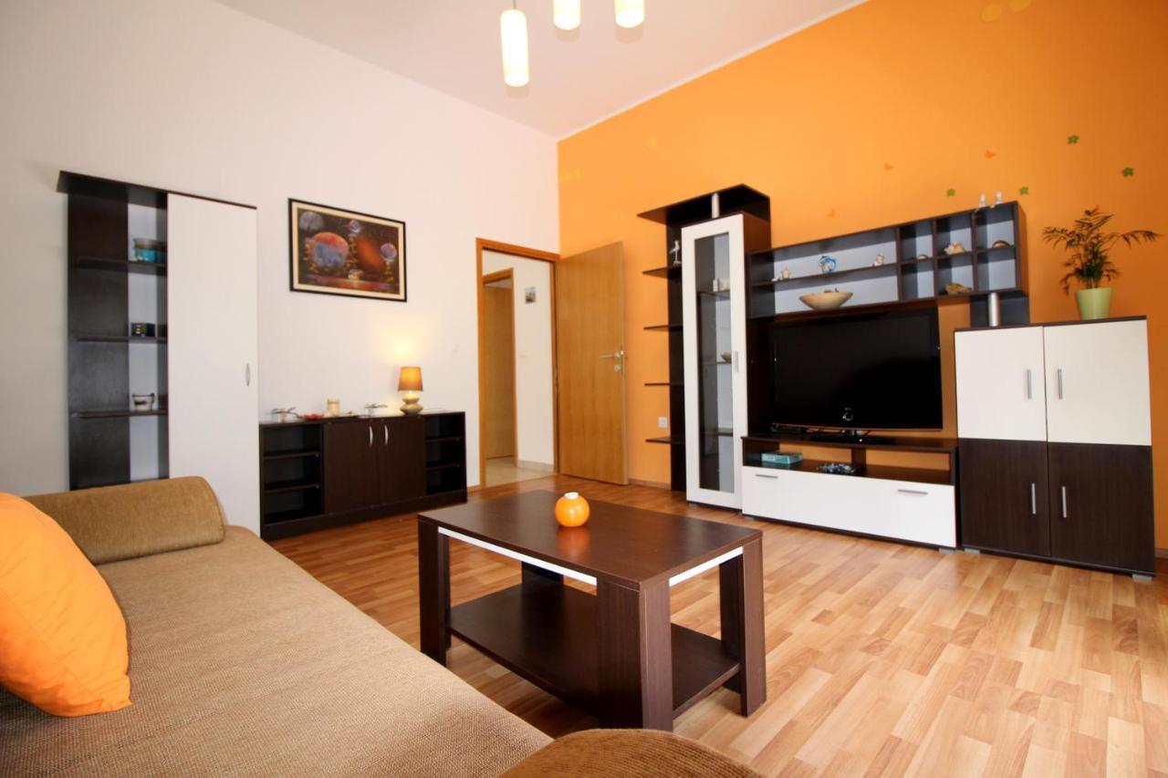 Apartment Ema Near City Center ポレッチ エクステリア 写真